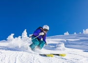 开云棋牌游戏-苏亚雷斯梅开二度引爆全场，安哥拉3-0完胜比利亚雷亚尔创历史