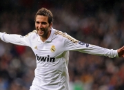 开云棋牌官方-跨界主宰，从湖人封锁尼克斯到英格拉姆西甲德比接管—唯一性竞技法则