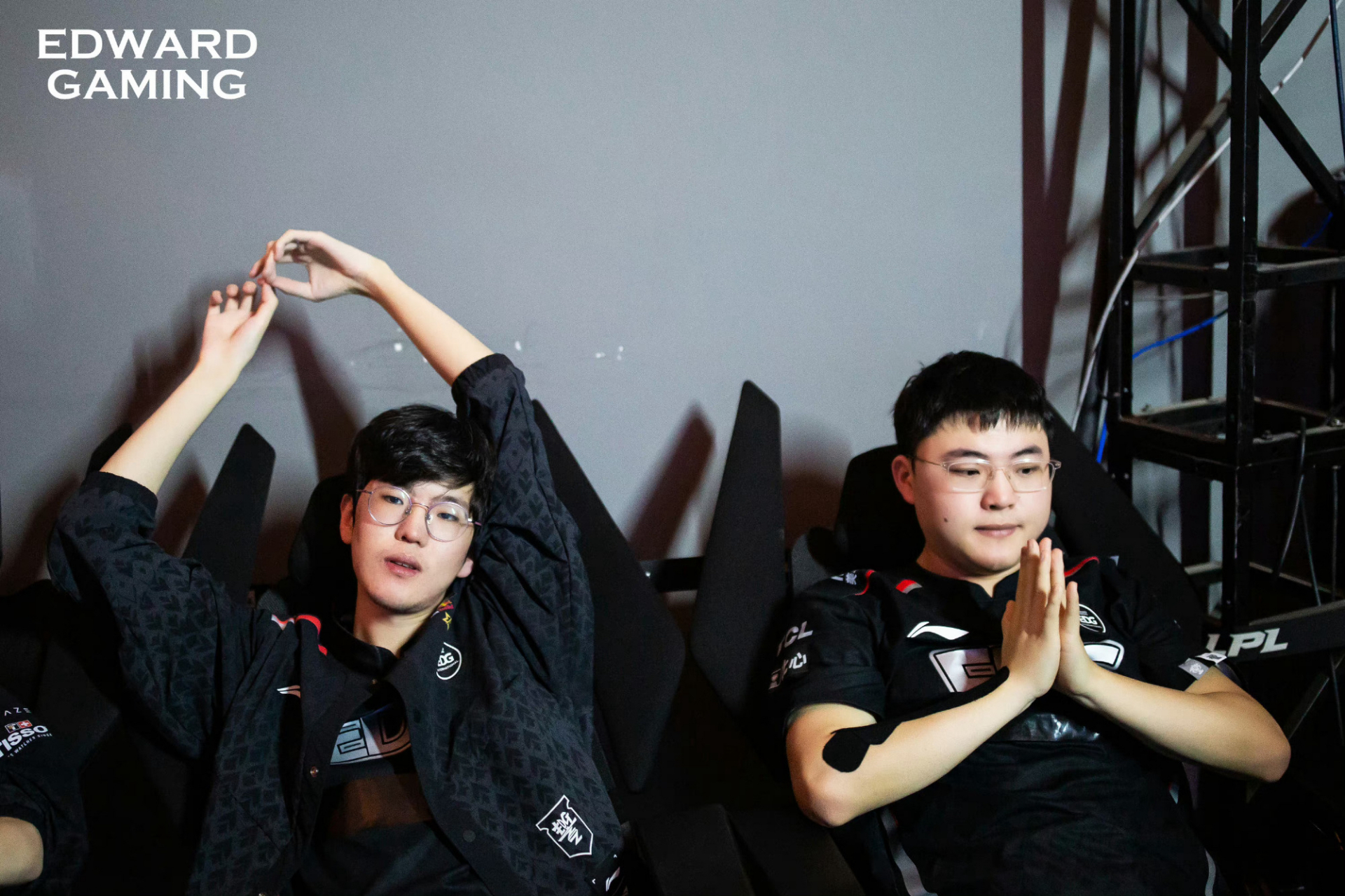 EDG翻盘100T，JackeyLove团战一打五宿命之战2025世界赛，留下经典瞬间的简单介绍