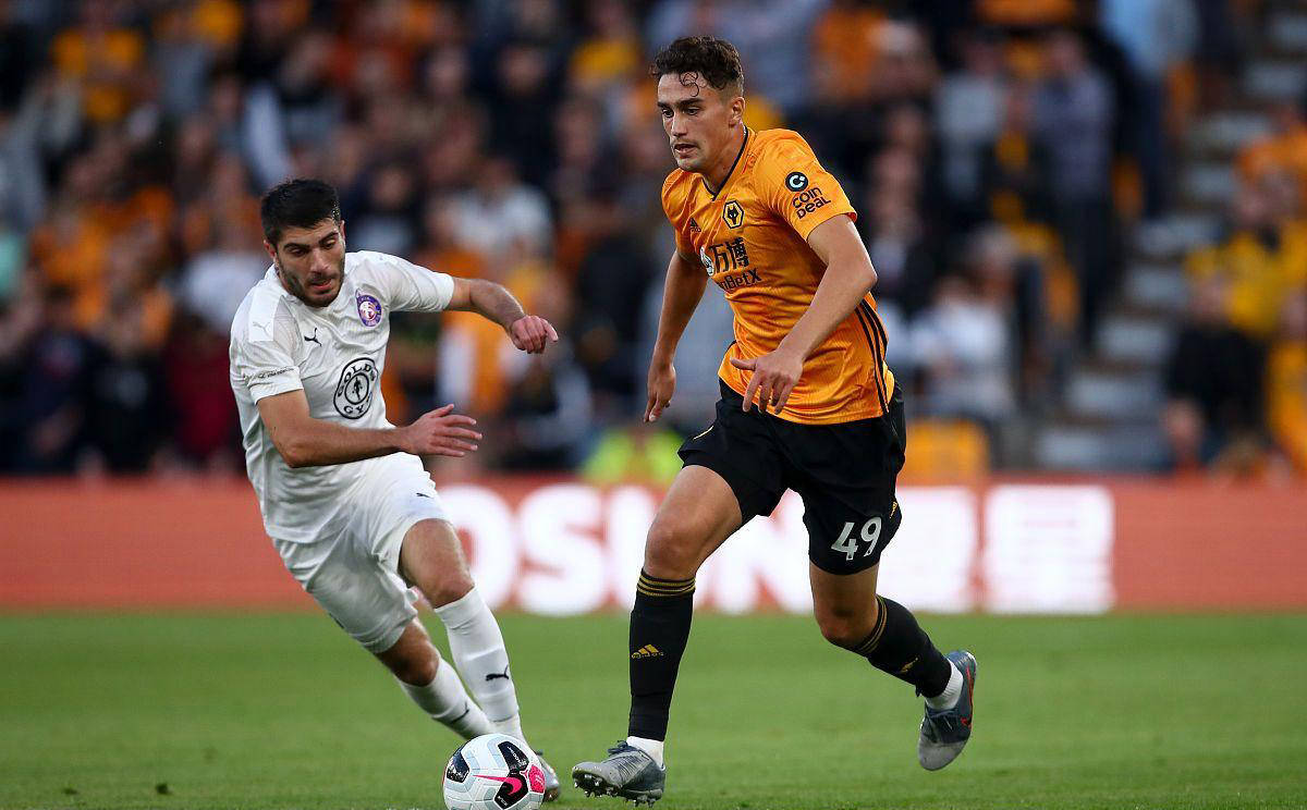 狼队主场不敌对手，近期状态出现波动