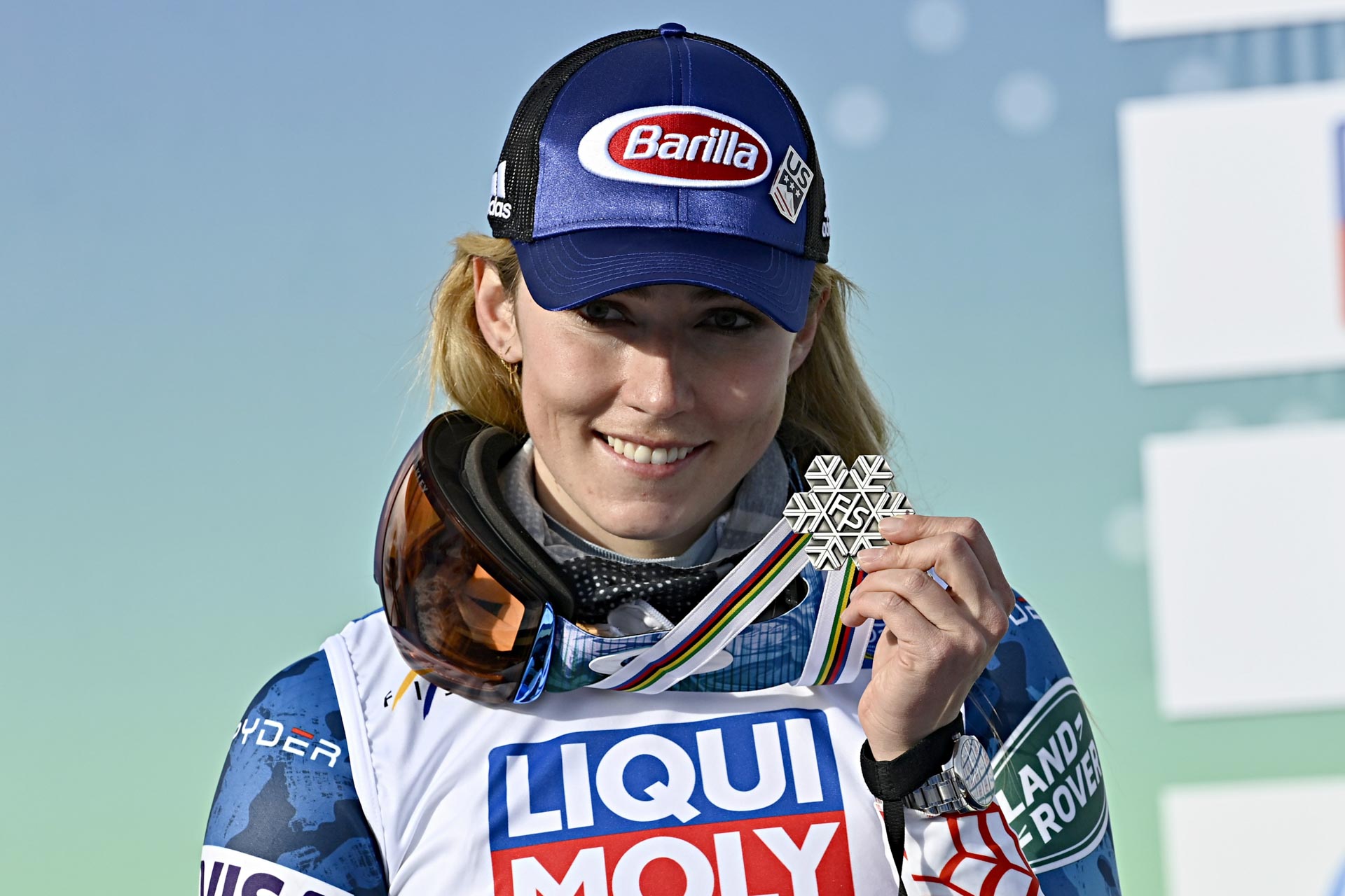 意大利女子选手携手晋级，谱写佳绩的简单介绍