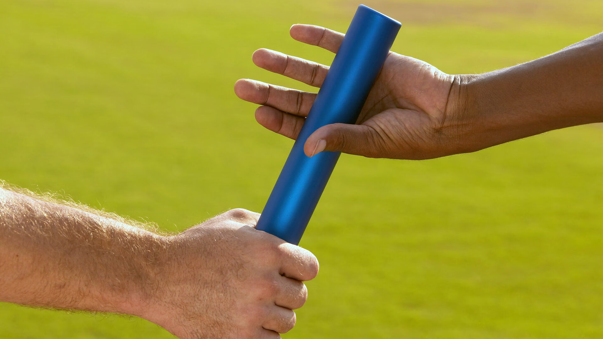 赛道上的绝对统治，红牛车队横扫索伯，佩雷兹带队取胜